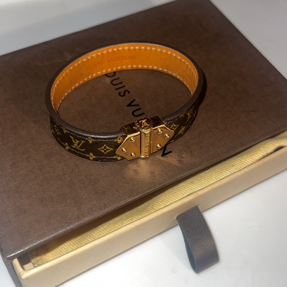 Louis Vuitton nano monogram bracelet 17 in - Picture 14 of 16